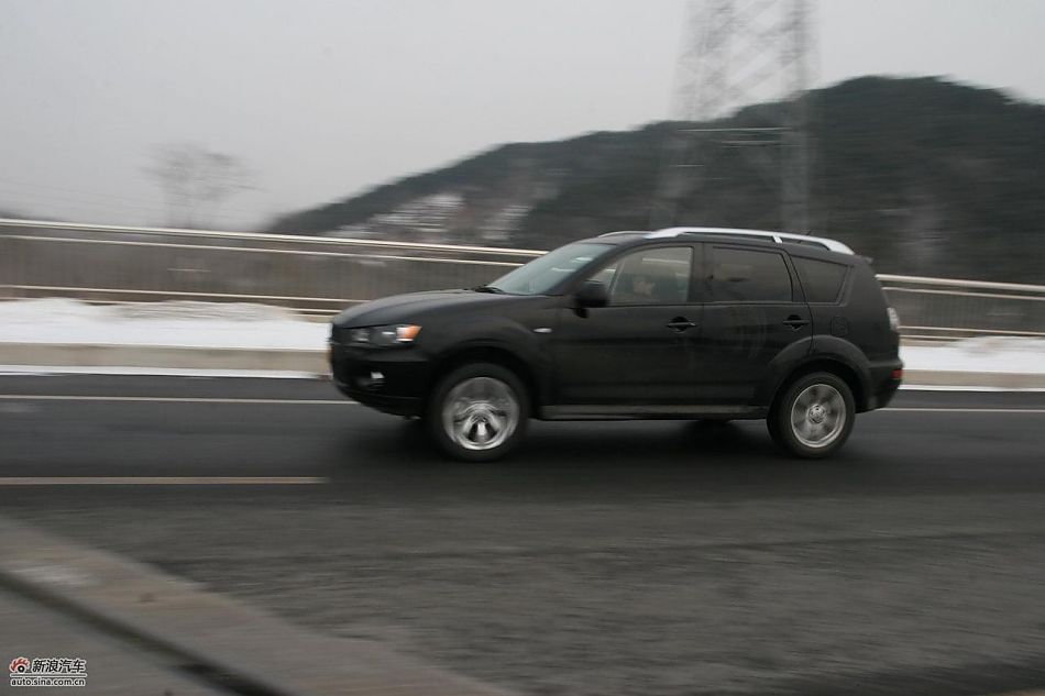 三菱欧蓝德EX劲界2.0运动版动态
