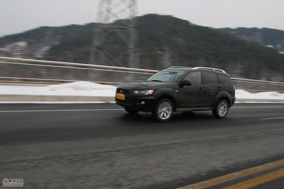 三菱欧蓝德EX劲界2.0运动版动态