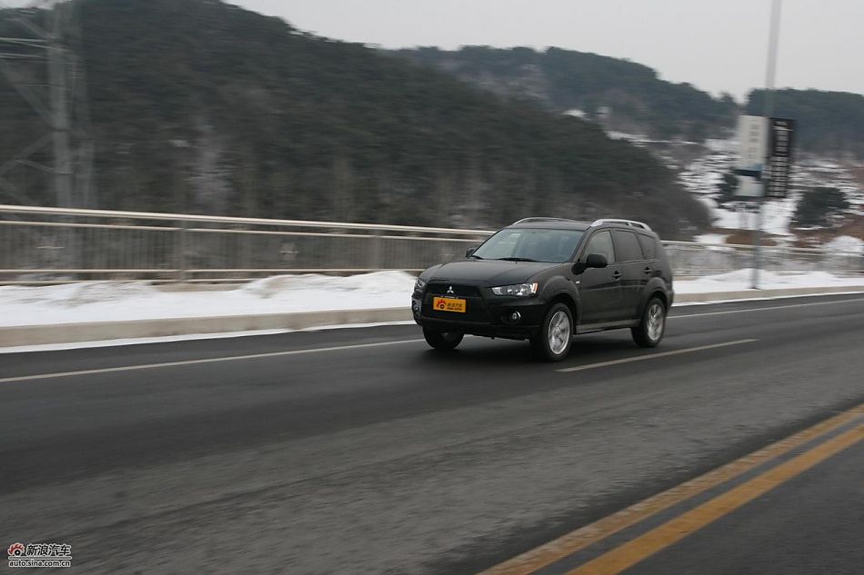 三菱欧蓝德EX劲界2.0运动版动态