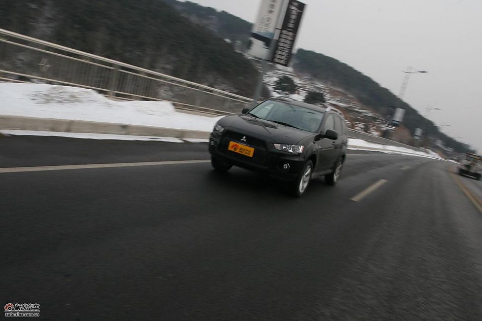 三菱欧蓝德EX劲界2.0运动版动态