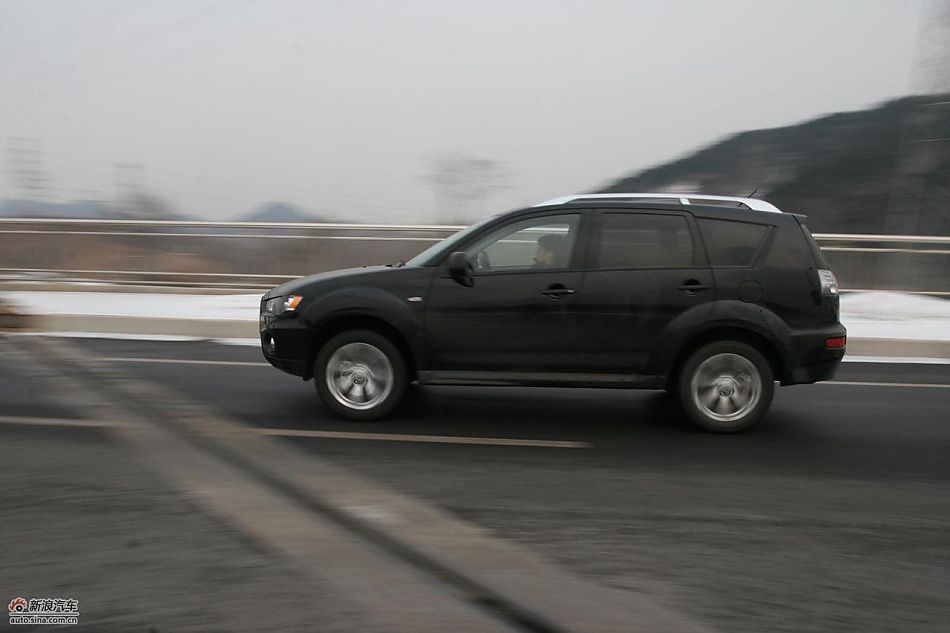 三菱欧蓝德EX劲界2.0运动版动态