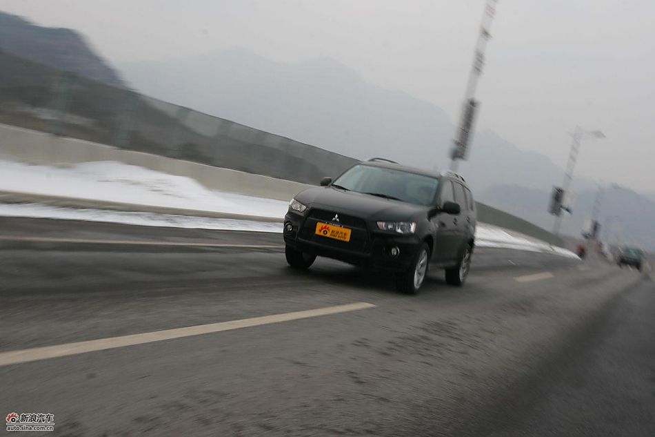 三菱欧蓝德EX劲界2.0运动版动态