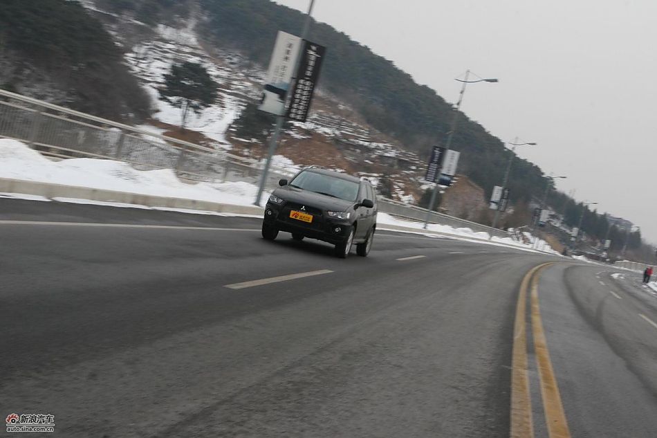 三菱欧蓝德EX劲界2.0运动版动态