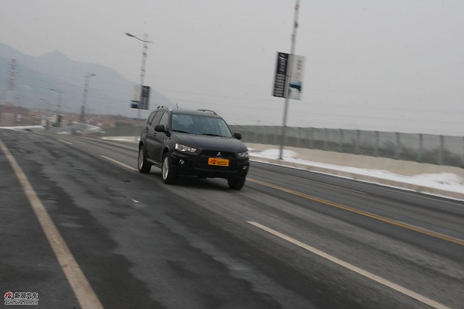 三菱欧蓝德EX劲界2.0运动版动态