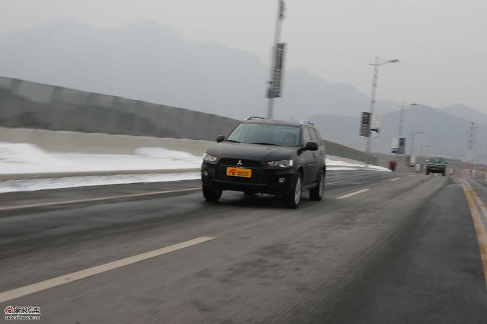 三菱欧蓝德EX劲界2.0运动版动态