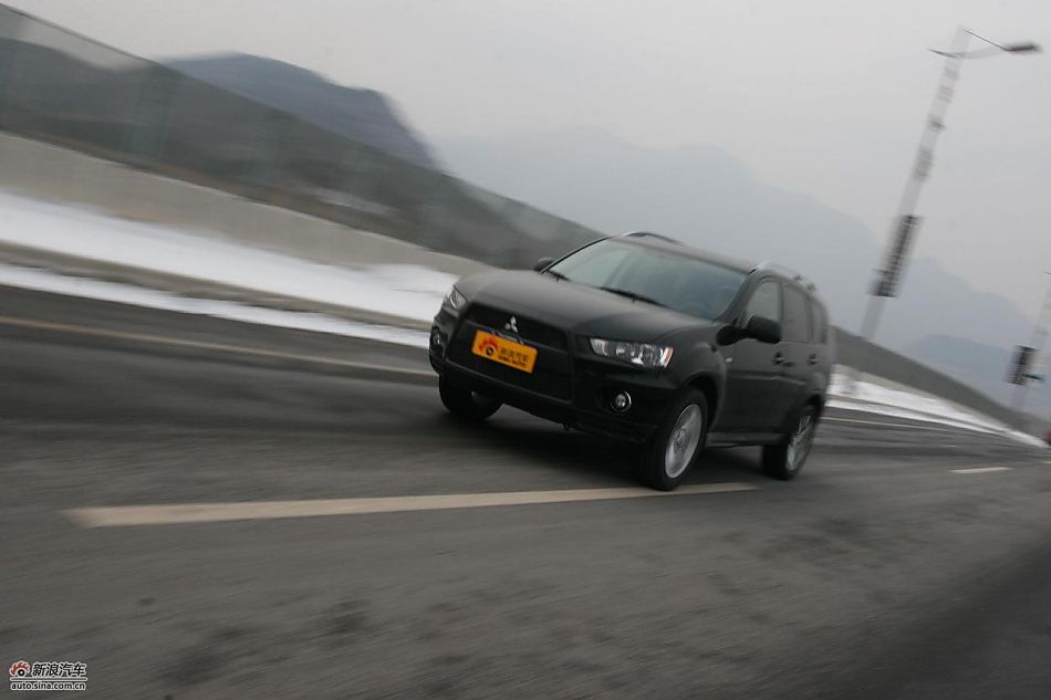 三菱欧蓝德EX劲界2.0运动版动态