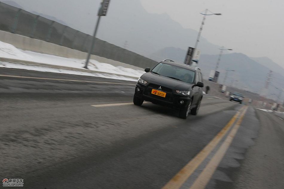 三菱欧蓝德EX劲界2.0运动版动态