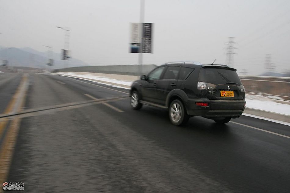 三菱欧蓝德EX劲界2.0运动版动态