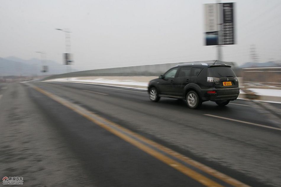 三菱欧蓝德EX劲界2.0运动版动态