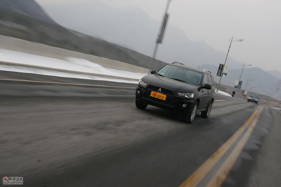 三菱欧蓝德EX劲界2.0运动版动态