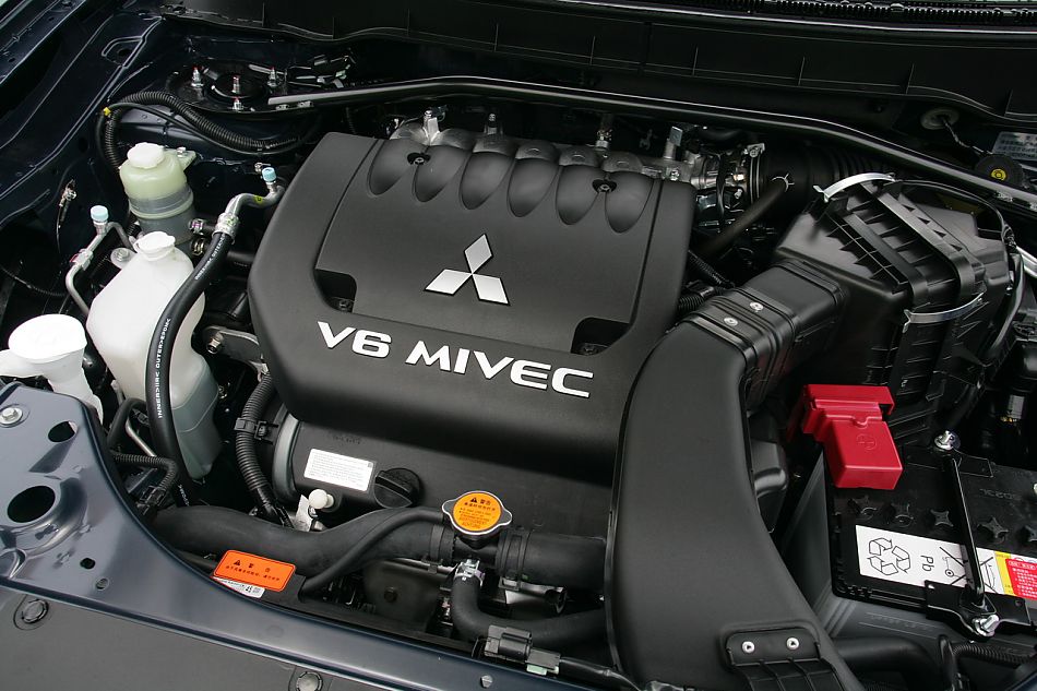 2010款三菱欧蓝德资料图