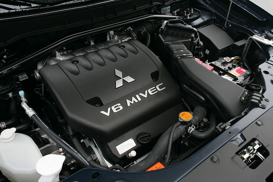 2010款三菱欧蓝德资料图