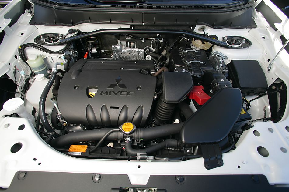 2010款三菱欧蓝德资料图