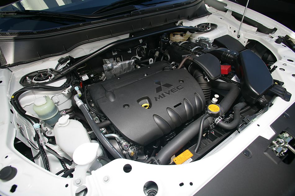 2010款三菱欧蓝德资料图