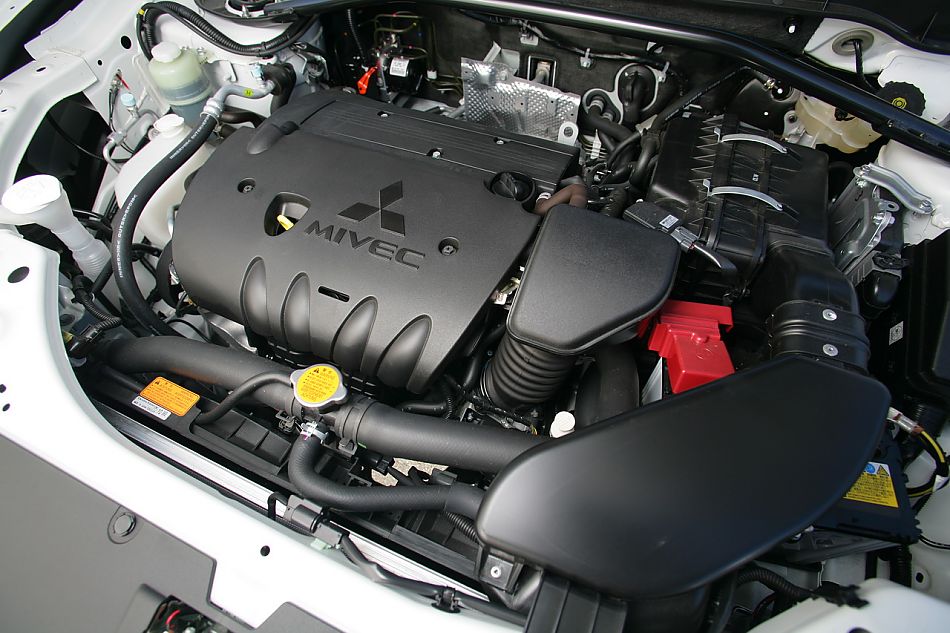 2010款三菱欧蓝德资料图