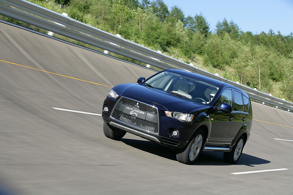 2010款三菱欧蓝德资料图