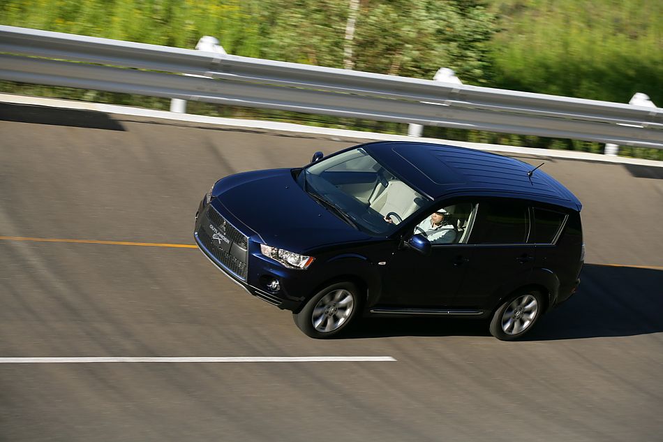 2010款三菱欧蓝德资料图