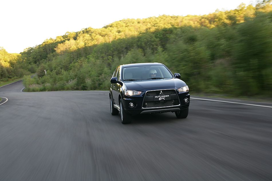 2010款三菱欧蓝德资料图