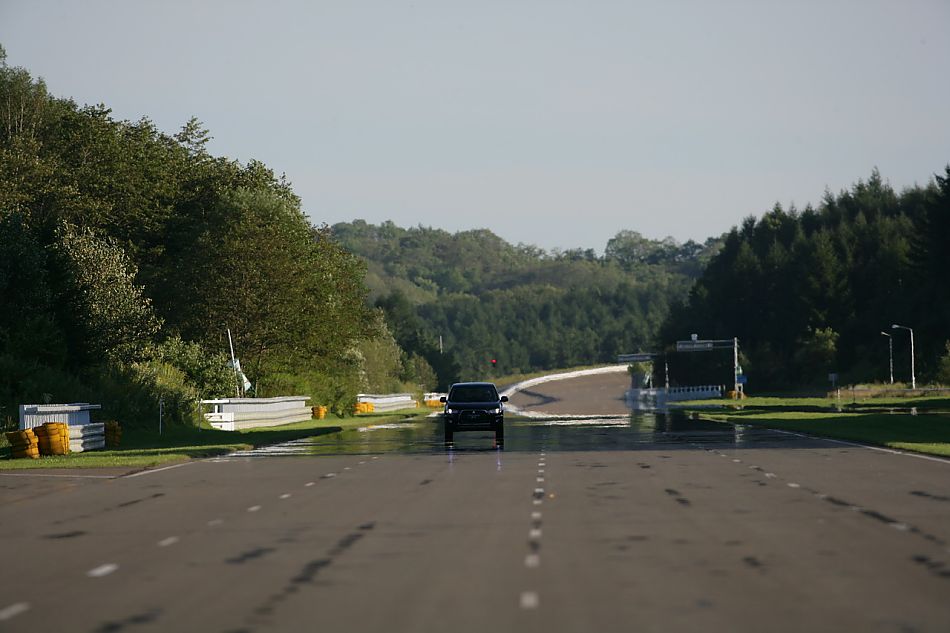 2010款三菱欧蓝德资料图