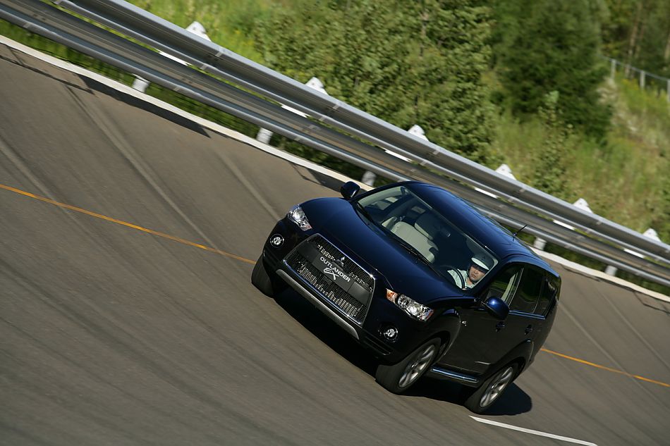 2010款三菱欧蓝德资料图