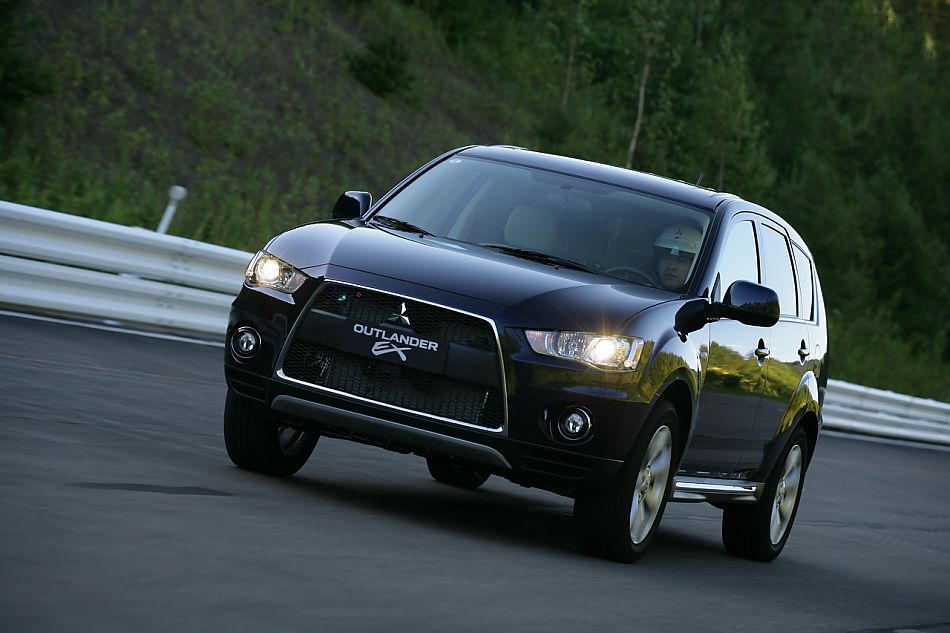 2010款三菱欧蓝德资料图