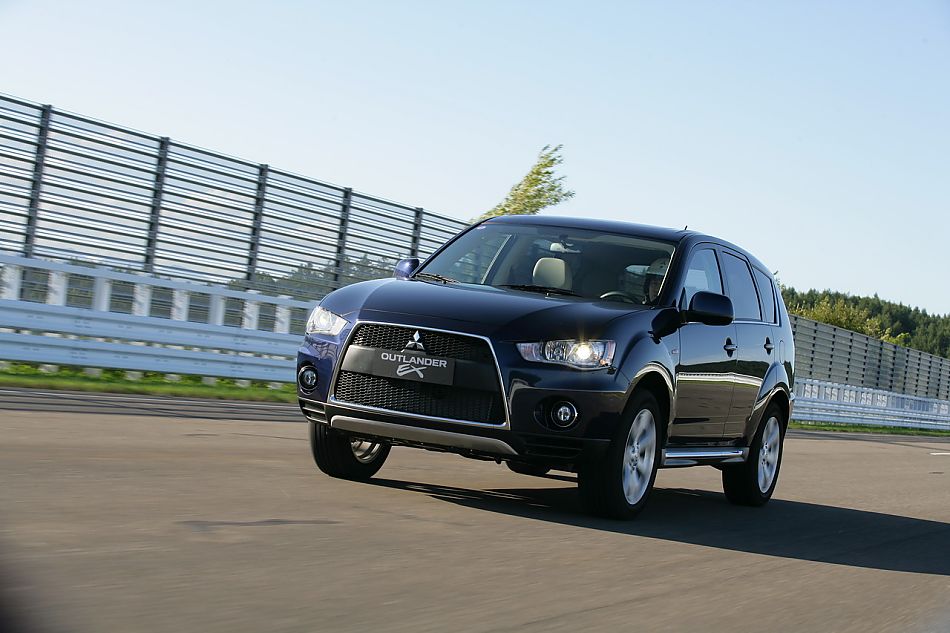 2010款三菱欧蓝德资料图