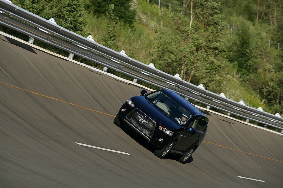 2010款三菱欧蓝德资料图