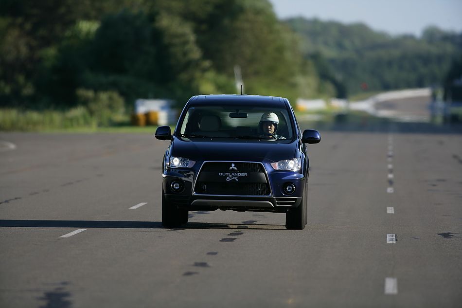 2010款三菱欧蓝德资料图