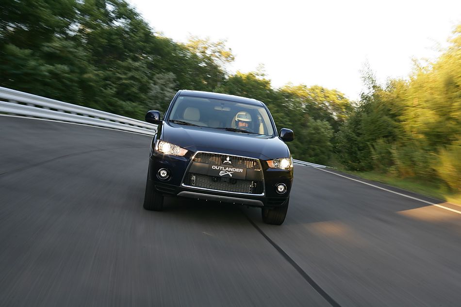 2010款三菱欧蓝德资料图