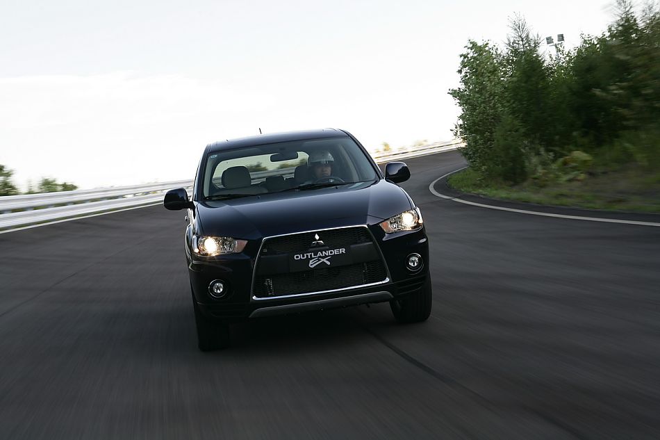 2010款三菱欧蓝德资料图