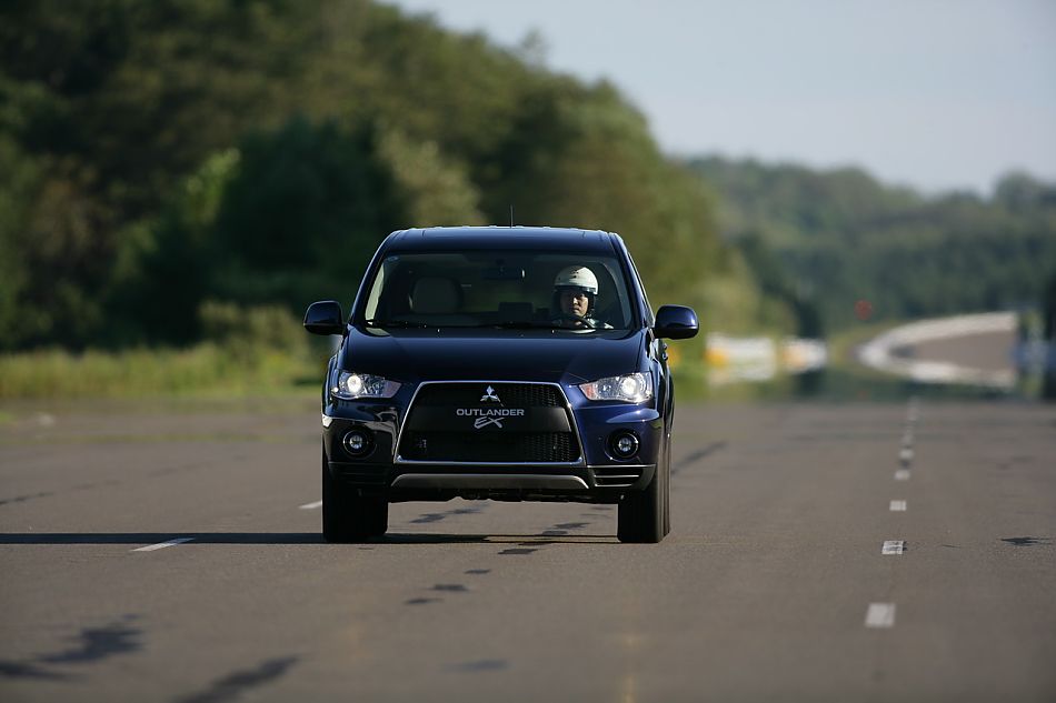 2010款三菱欧蓝德资料图