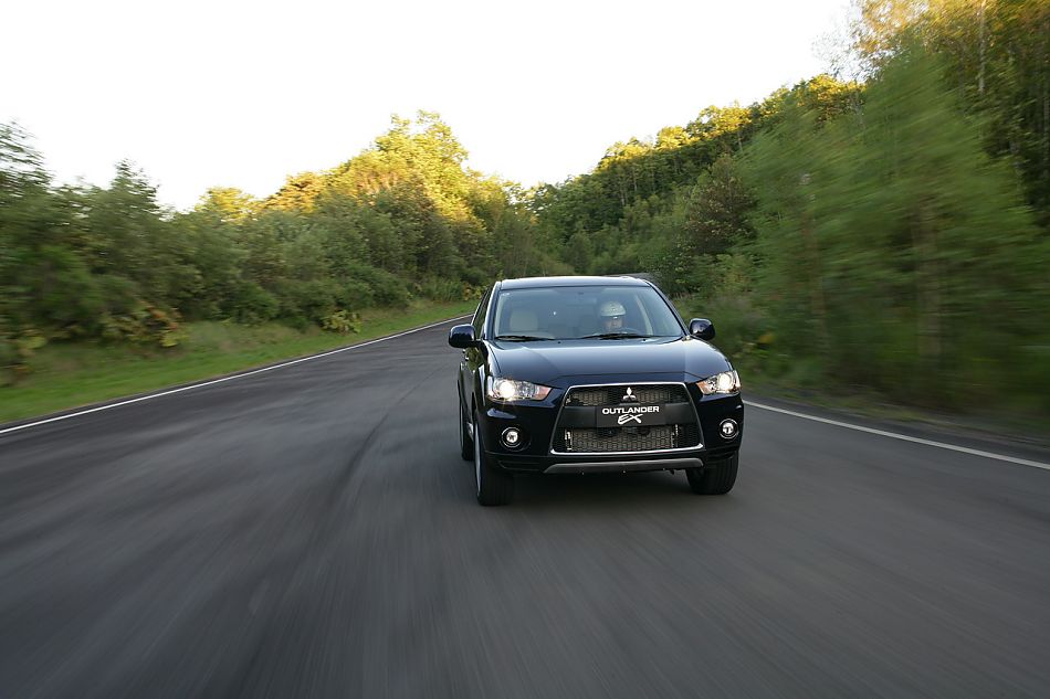 2010款三菱欧蓝德资料图