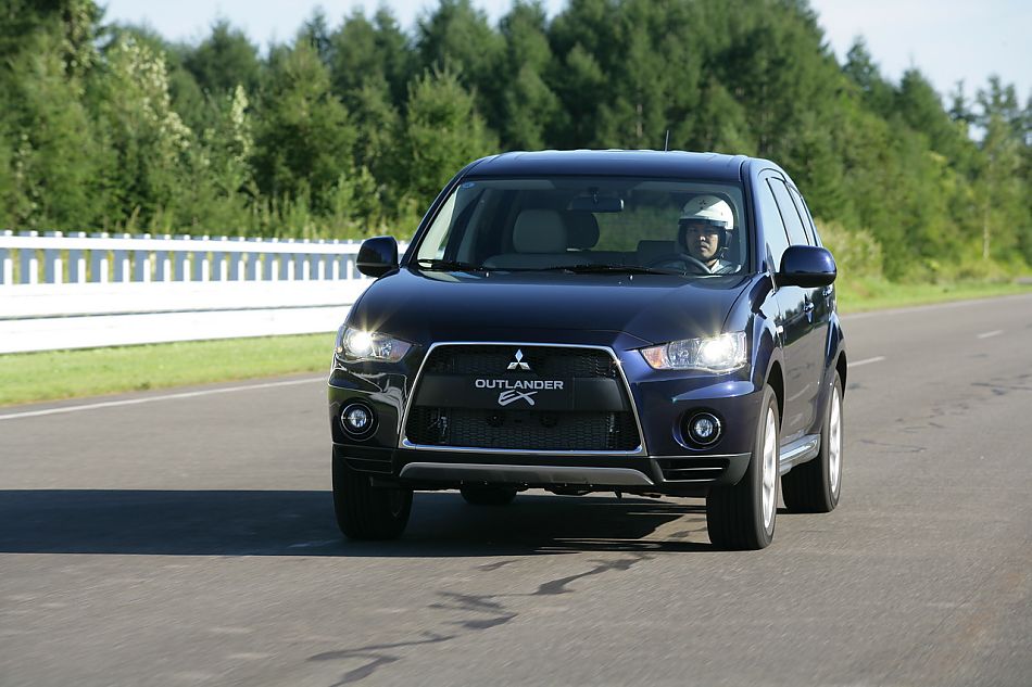 2010款三菱欧蓝德资料图