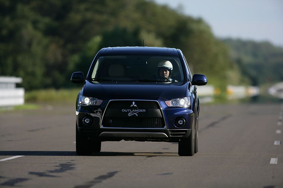 2010款三菱欧蓝德资料图