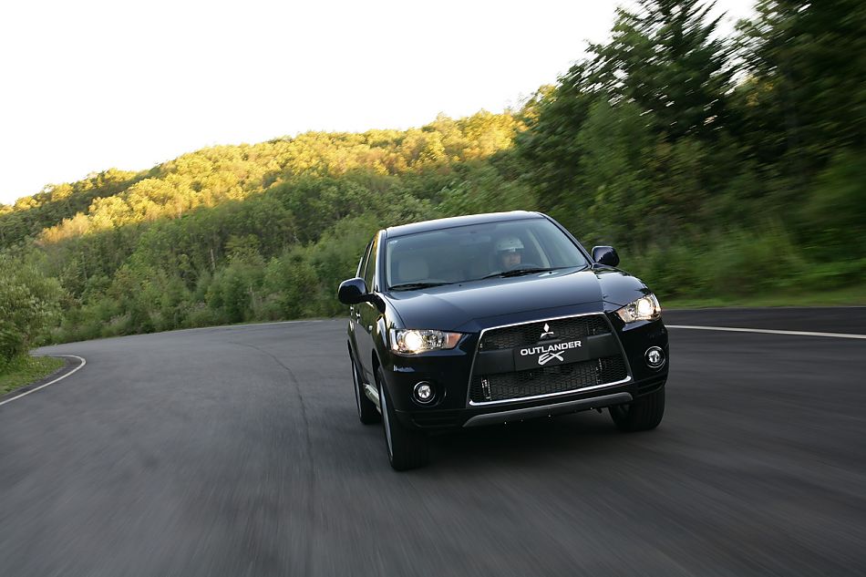 2010款三菱欧蓝德资料图