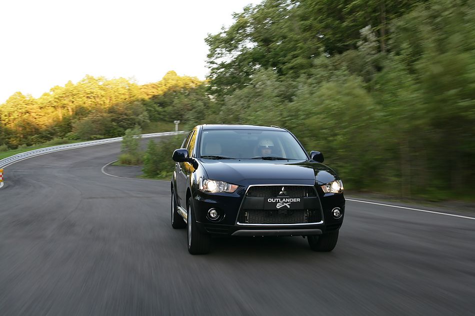 2010款三菱欧蓝德资料图