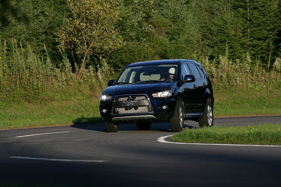 2010款三菱欧蓝德资料图