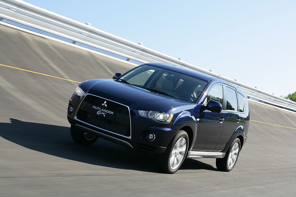 2010款三菱欧蓝德资料图