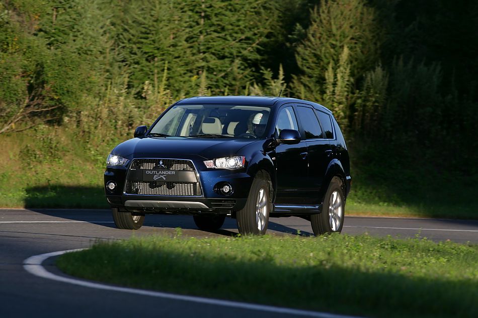 2010款三菱欧蓝德资料图