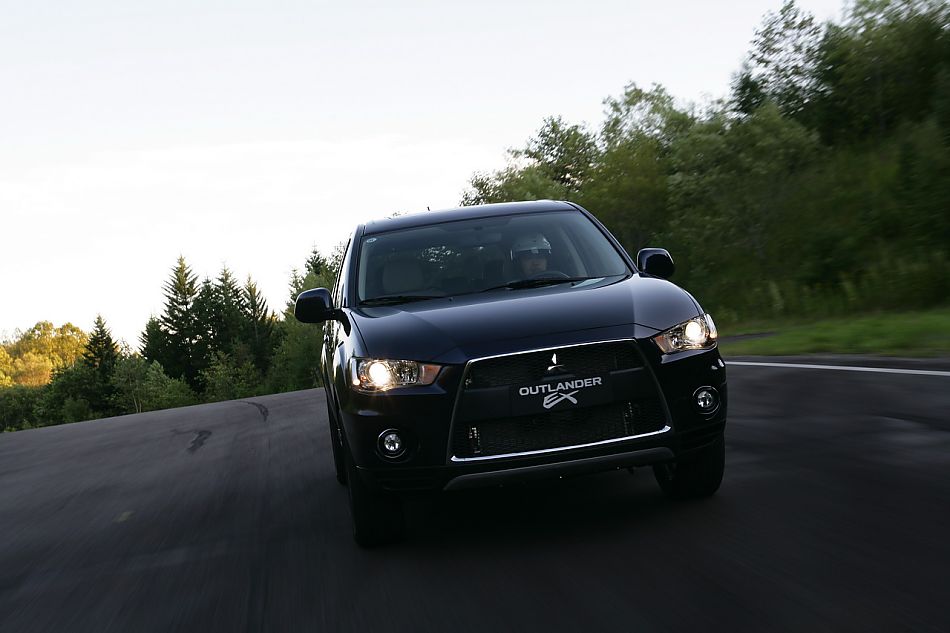 2010款三菱欧蓝德资料图