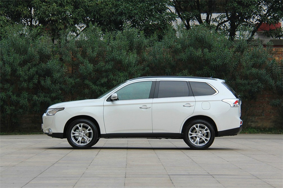 2013款 2.4L CVT 四驱 豪华导航版 7座 外观