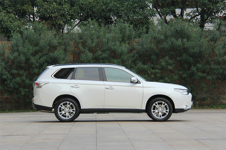 2013款 2.4L CVT 四驱 豪华导航版 7座 外观