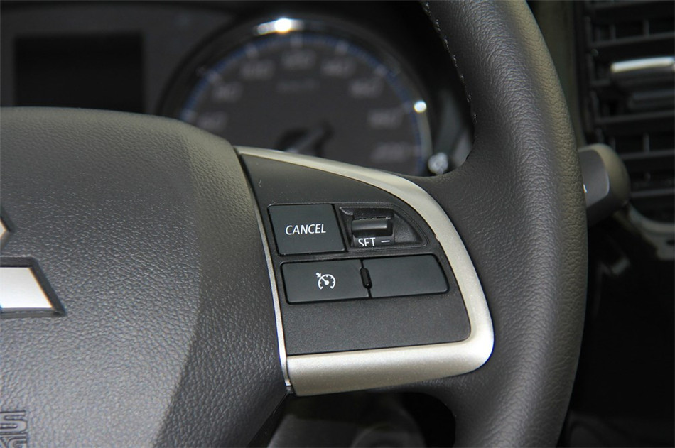 2013款 2.4L CVT 四驱 豪华导航版 7座 内饰