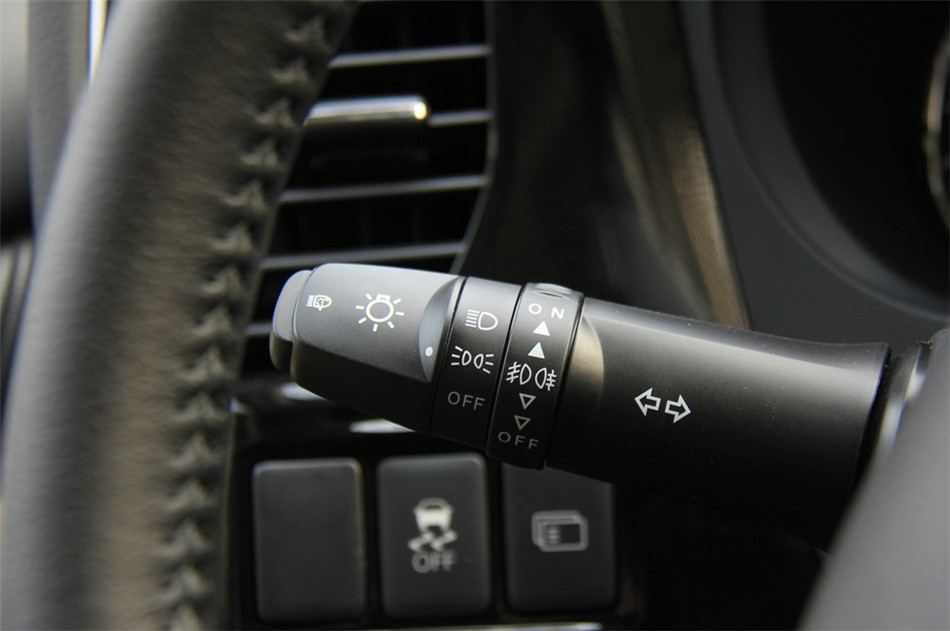 2013款 2.4L CVT 四驱 豪华导航版 7座 内饰