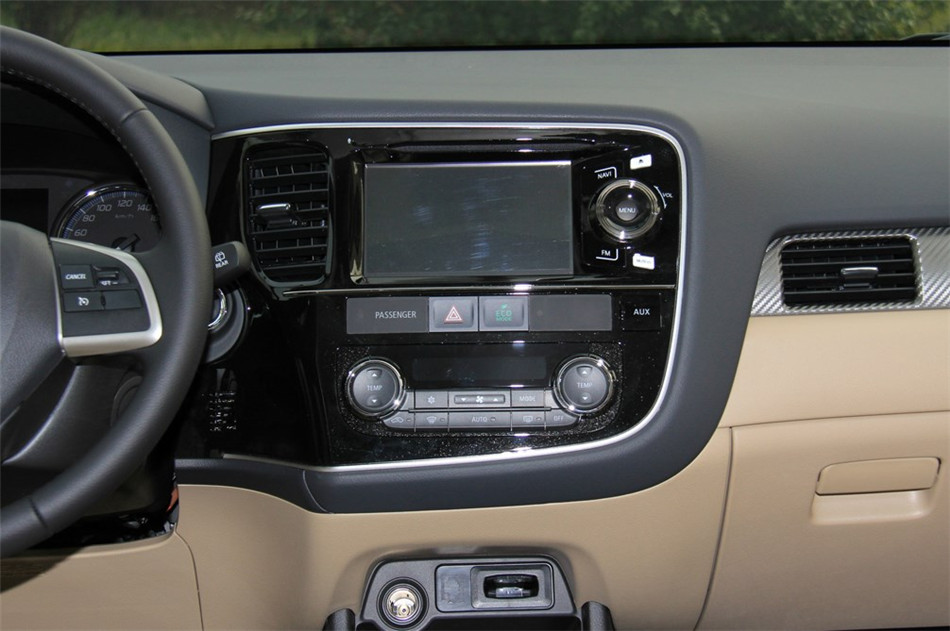 2013款 2.4L CVT 四驱 豪华导航版 7座 内饰