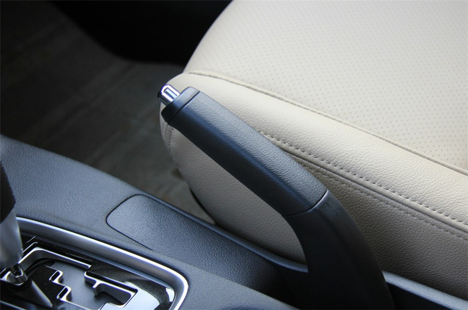 2013款 2.4L CVT 四驱 豪华导航版 7座 内饰