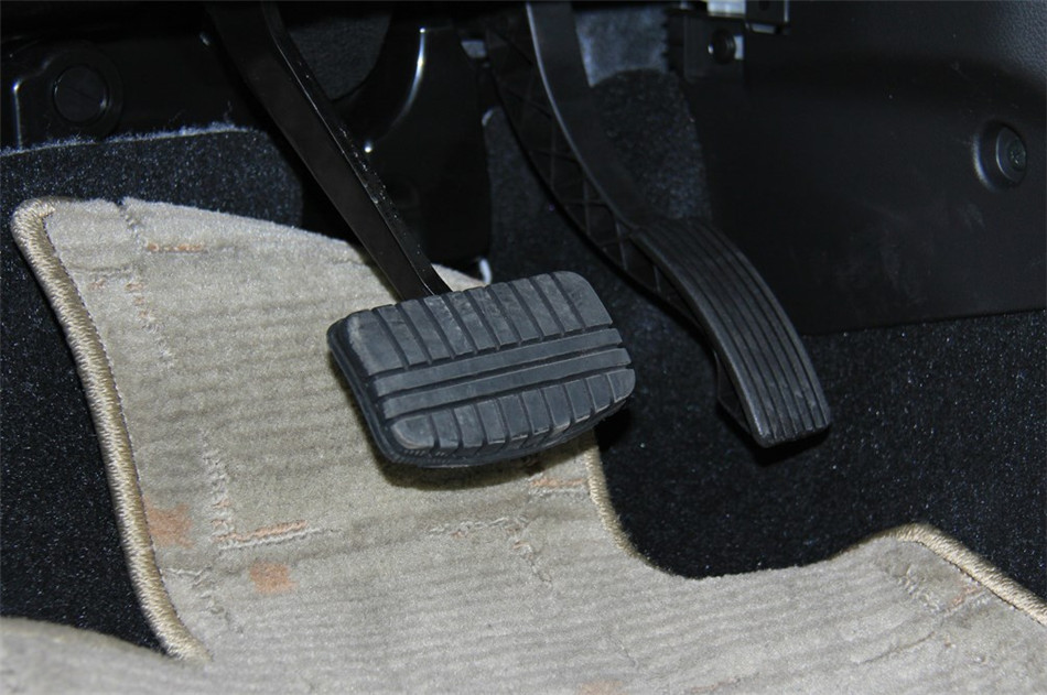 2013款 2.4L CVT 四驱 豪华导航版 7座 内饰