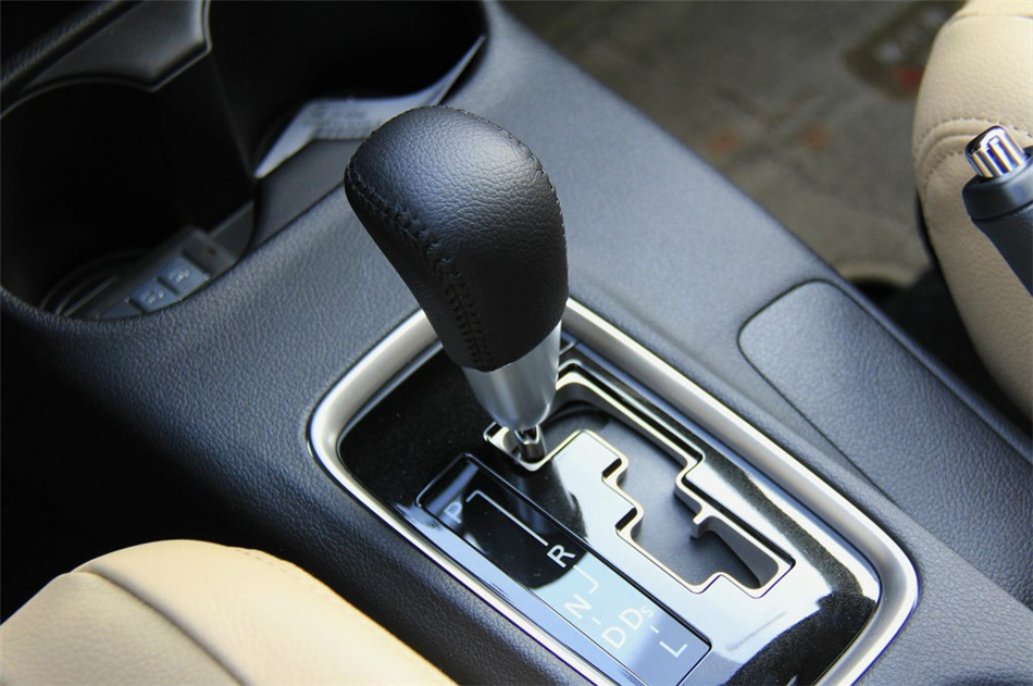 2013款 2.4L CVT 四驱 豪华导航版 7座 内饰