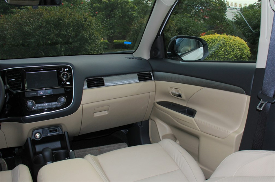 2013款 2.4L CVT 四驱 豪华导航版 7座 内饰