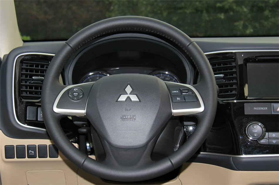 2013款 2.4L CVT 四驱 豪华导航版 7座 内饰